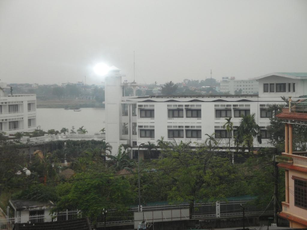 Holiday Diamond Hotel Hue Exteriör bild