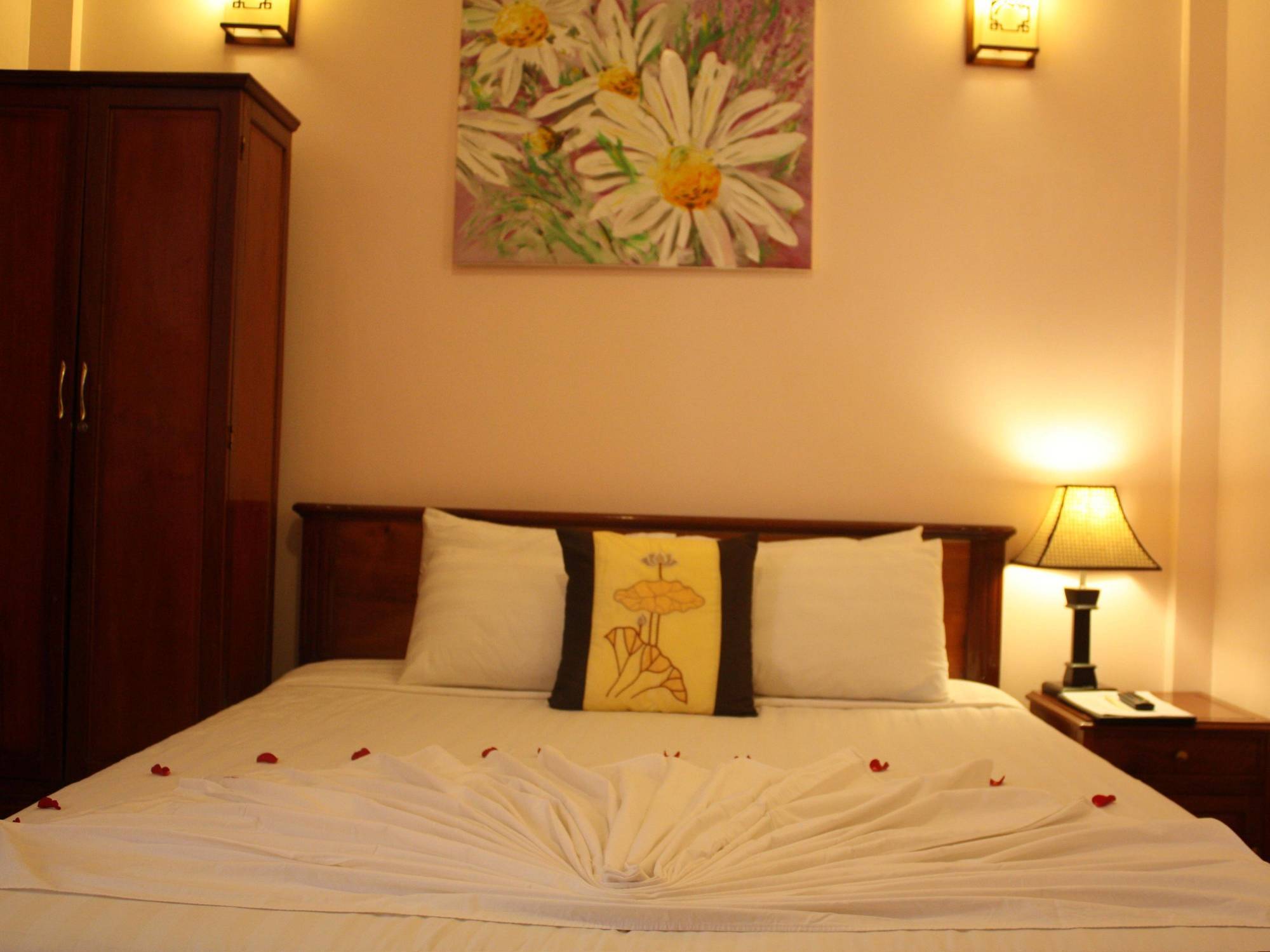 Holiday Diamond Hotel Hue Exteriör bild
