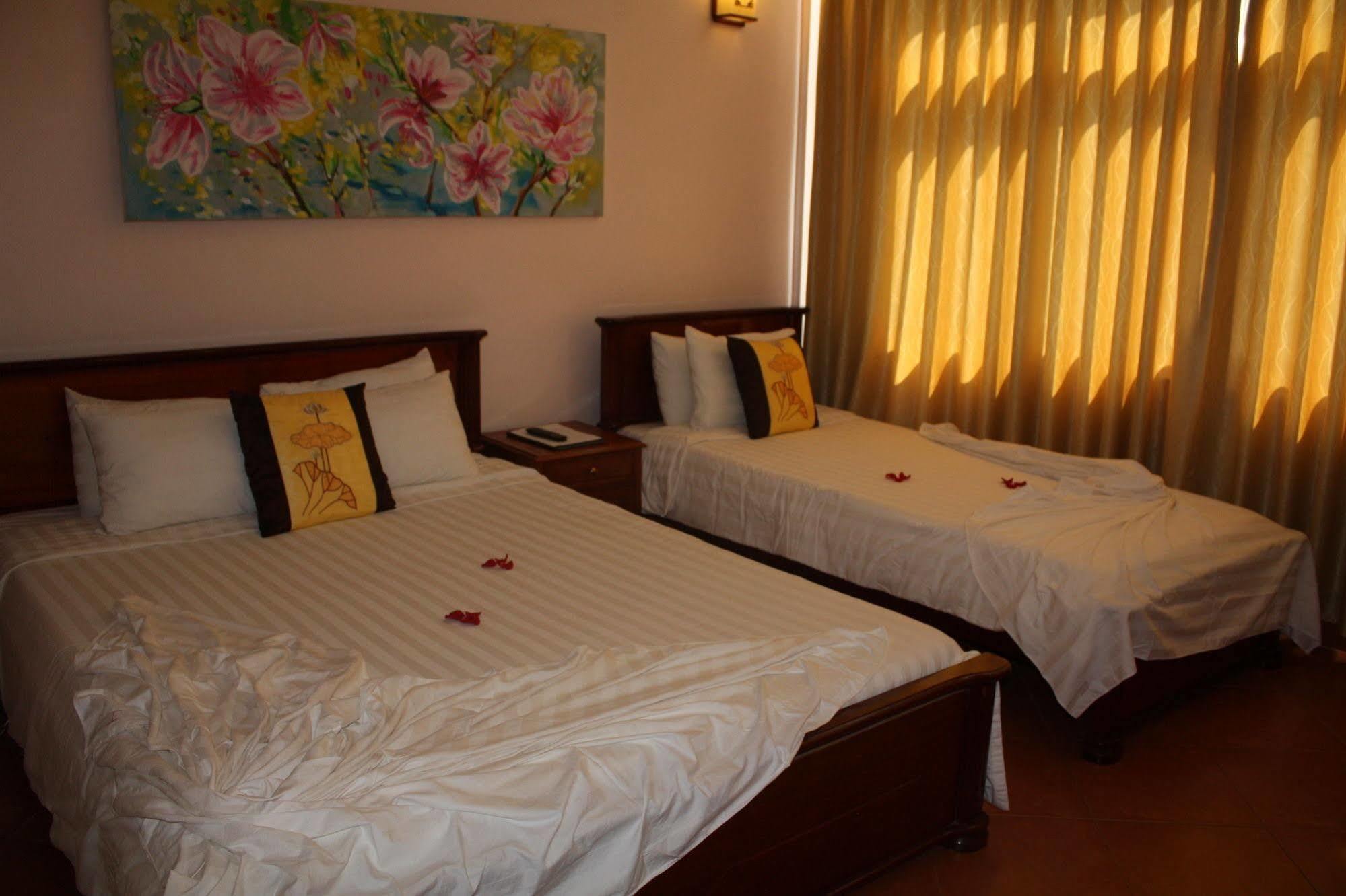 Holiday Diamond Hotel Hue Exteriör bild