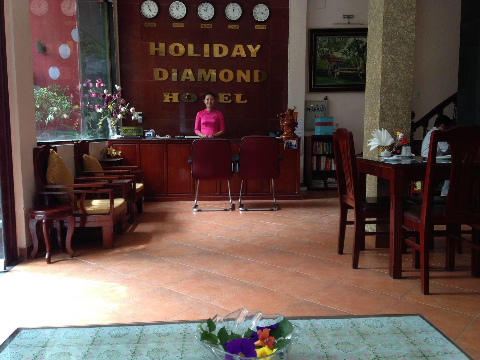Holiday Diamond Hotel Hue Exteriör bild