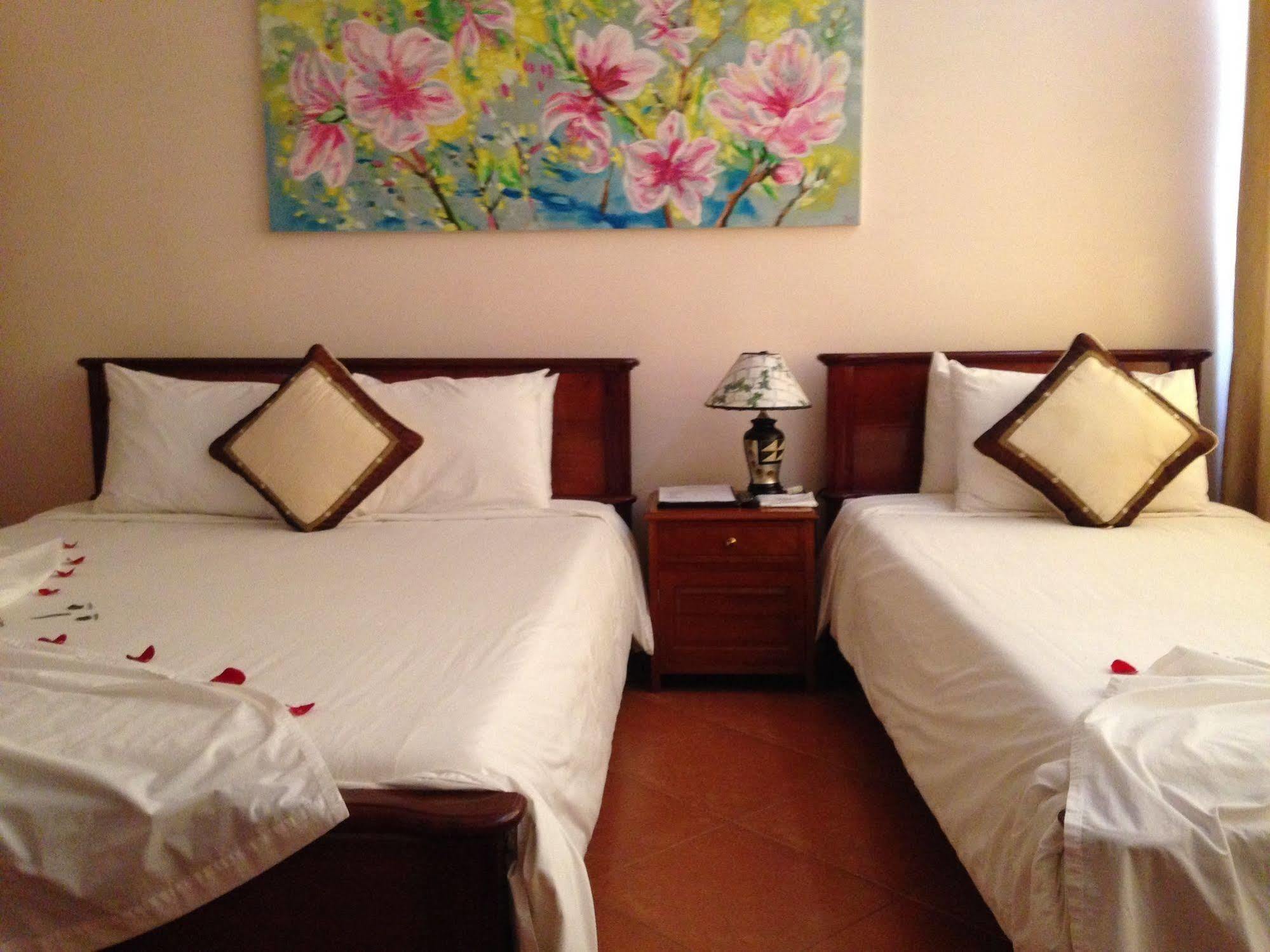 Holiday Diamond Hotel Hue Exteriör bild