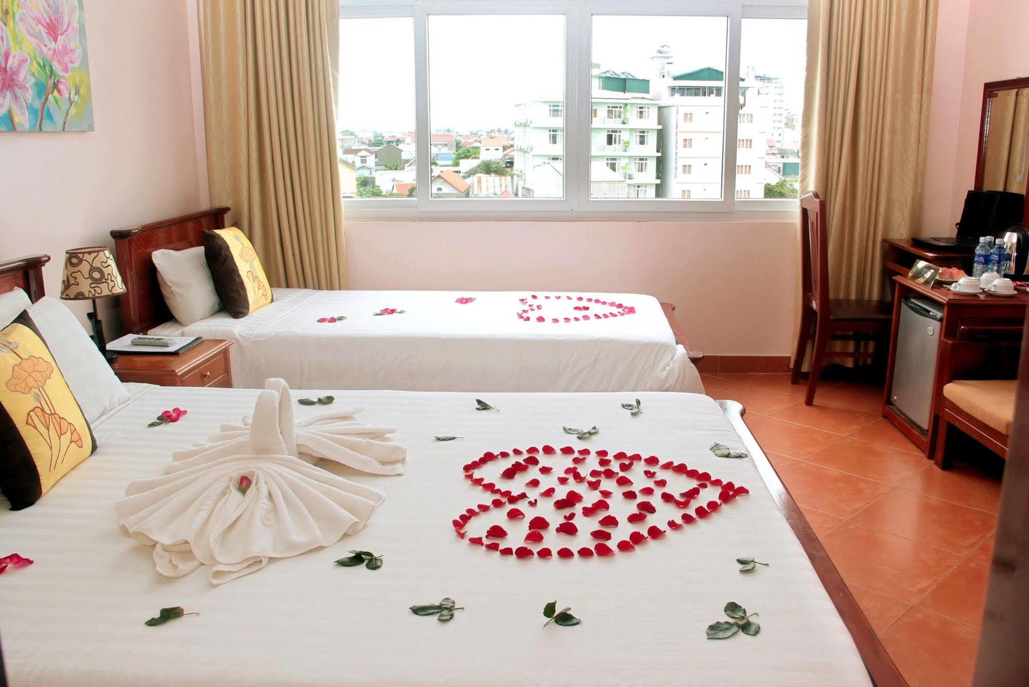 Holiday Diamond Hotel Hue Exteriör bild