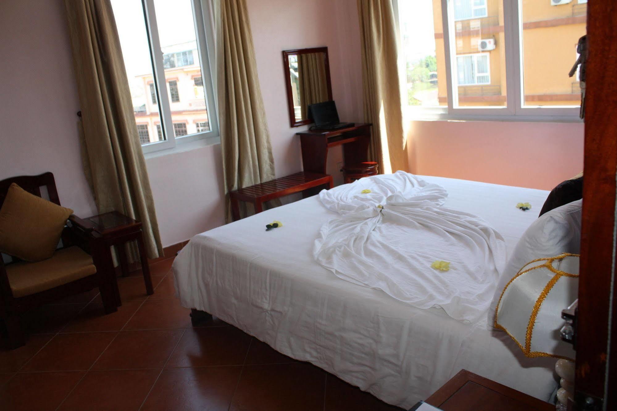 Holiday Diamond Hotel Hue Exteriör bild