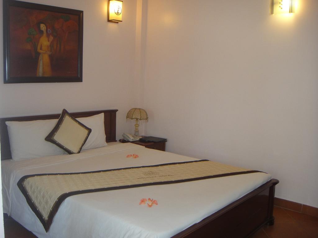Holiday Diamond Hotel Hue Exteriör bild
